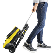 Hochdruckreiniger mit Teleskopgriff im Transport