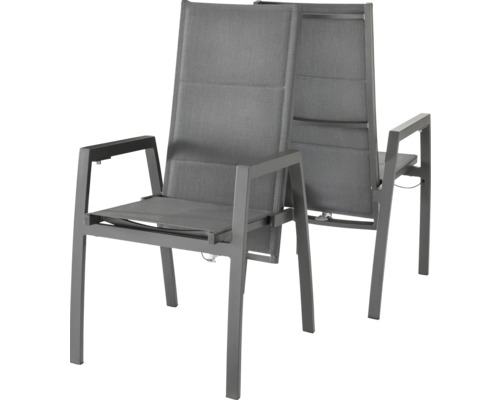 Zwei graue Gartenstühle mit Armlehnen
