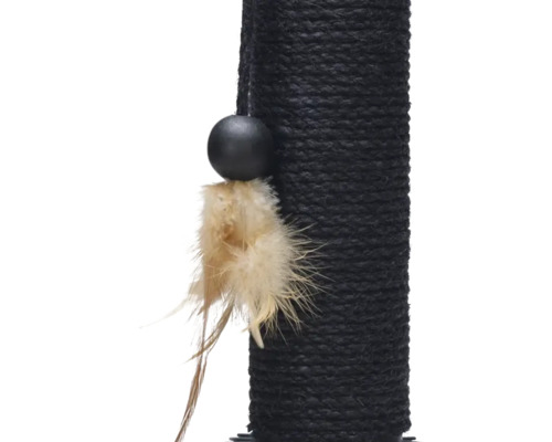 Detailansicht eines Kratzbaums mit Seil und Spielzeug