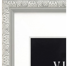 Vue détaillée d'un cadre photo avec des ornements