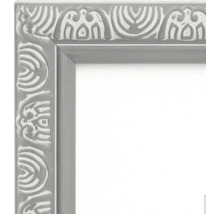 Coin d'un cadre photo gris avec des ornements