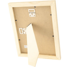 Rückseite eines Holzbilderrahmens mit Aufhängevorrichtung und Aufsteller