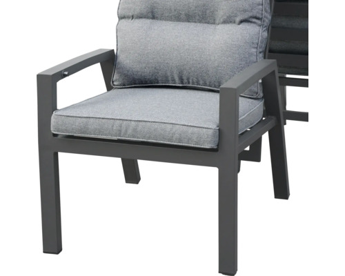Gartenstuhl mit Armlehnen und Polster