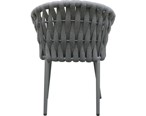 Grauer Gartensessel mit geflochtener Rückenlehne und vier Beinen