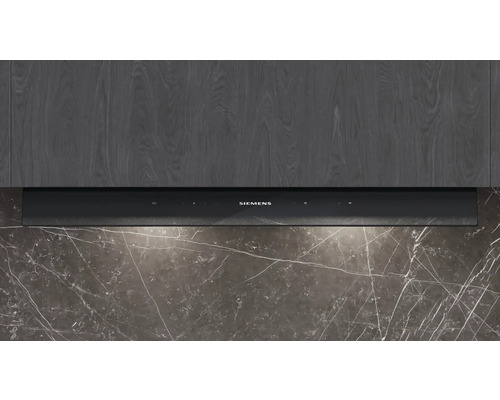 Siemens Dunstabzugshaube über einem Kochfeld