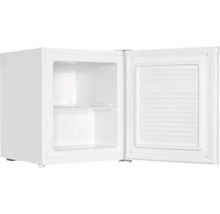 Kleiner weisser Gefrierschrank mit geöffneter Tür und einem Einlegeboden im Innenraum.