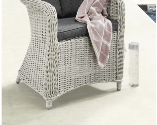 Fauteuil de jardin en rotin avec coussin d'assise et serviette