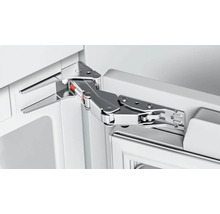 Charnière de meuble en détail