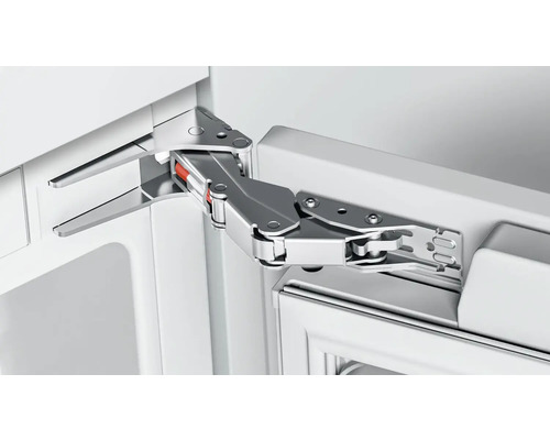 Charnière de meuble en détail