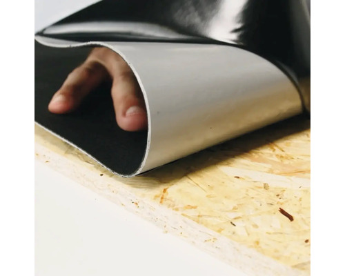 Feuille d'étanchéité flexible posée sur une surface en bois