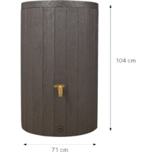 Regentonne in Holzoptik mit Auslaufhahn und Massen 104 Zentimeter Höhe und 71 Zentimeter Breite.