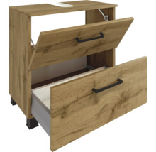 Meuble sous-vasque en aspect bois avec deux tiroirs ouverts, poignées noires et découpe pour siphon.