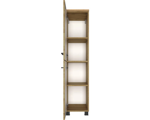 Armoire haute de salle de bain avec deux portes ouvertes aspect chêne, quatre compartiments, paroi arrière blanche et pieds noirs.