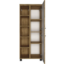 Armoire haute aspect chêne avec compartiments ouverts et deux portes ouvertes.