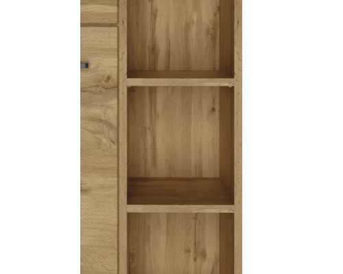 Vue détaillée d'un meuble avec des compartiments d'étagères ouverts en aspect bois.