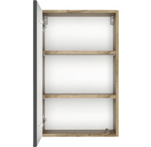 Meuble haut de salle de bains ouvert aspect chêne avec deux tablettes en verre et paroi intérieure blanche.