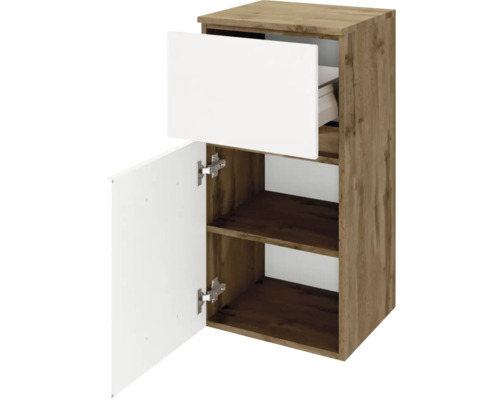 Meuble de salle de bain aspect bois avec façade blanche, un tiroir ouvert et une porte ouverte avec des étagères intérieures.