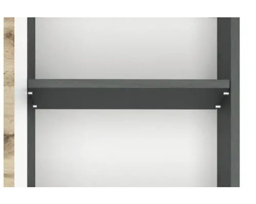 Gros plan d'une tablette gris anthracite dans un meuble avec des parois intérieures blanches et des supports métalliques.