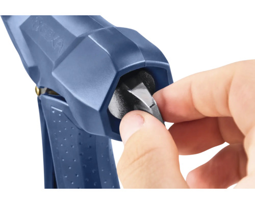 Gros plan d'un pistolet pulvérisateur avec buse réglable