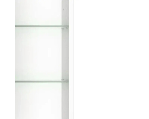 Detailansicht der Glasböden und Fachbodenträger in einem weißen Schrank.