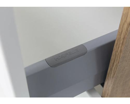 Häfele Logo auf der Zargenabdeckung eines Schubladensystems.