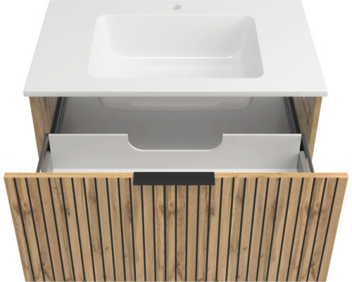 Waschtischunterschrank in Holzoptik mit schwarzen Lamellen, weisses Becken und offene Schublade mit schwarzem Griff.