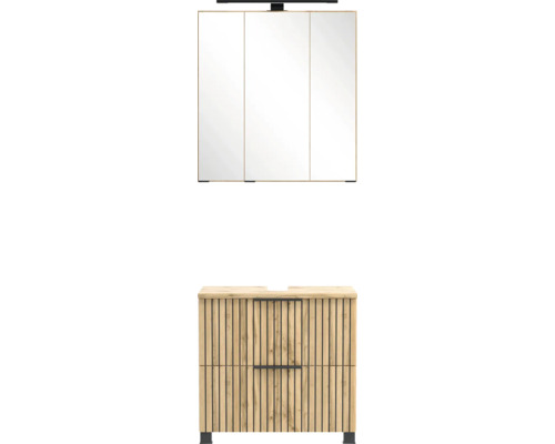 Badezimmermöbel-Set mit dreitürigem Spiegelschrank inklusive Beleuchtung und Waschbeckenunterschrank in Eiche-Optik mit schwarzen Lamellen.