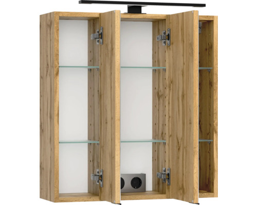 Armoire de toilette à trois portes aspect chêne avec étagères en verre, prise intégrée et luminaire LED.