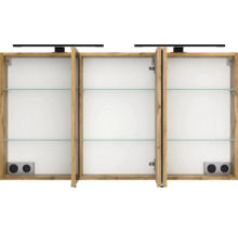 Armoire de toilette à trois portes aspect bois pour salle de bains avec portes ouvertes, tablettes en verre, prises intégrées et éclairage LED.