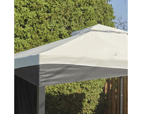 Vue détaillée d'un pavillon avec toit en tissu