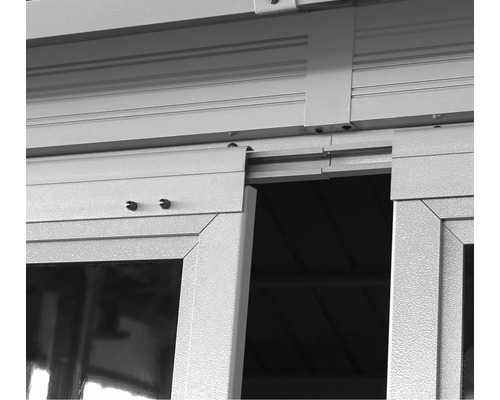 Detailansicht einer Schiebetür aus Metall