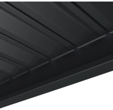 Vue détaillée du toit d'un abri avec des panneaux métalliques