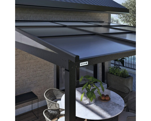 Pergola avec table et chaises