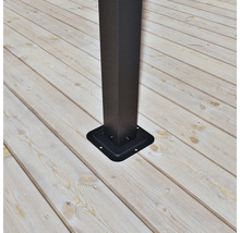 Vue détaillée d'une base de poteau pour montage sur une terrasse en bois