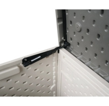 Vue détaillée d'un coffre de jardin ouvert avec un ressort à gaz pour le soutien du couvercle.