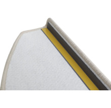 Detailansicht einer Teppichstufenmatte mit Klebestreifen