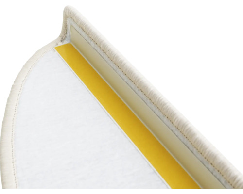 Detailaufnahme einer Teppichstufenmatte mit Klebestreifen