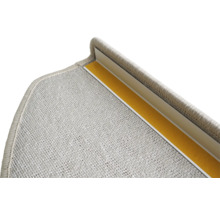 Detail einer Teppichstufenmatte mit Befestigungsstreifen