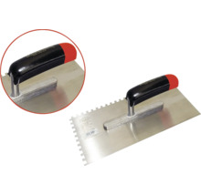 Spatule dentelée en acier avec manche