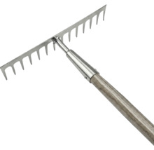 Rateau de jardin avec manche en bois et dents en métal