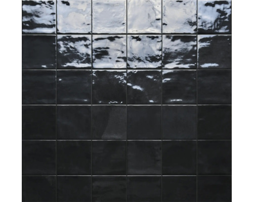 Disposition de carreaux carrés noirs