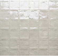 Fliesenmuster mit quadratischen Keramikfliesen