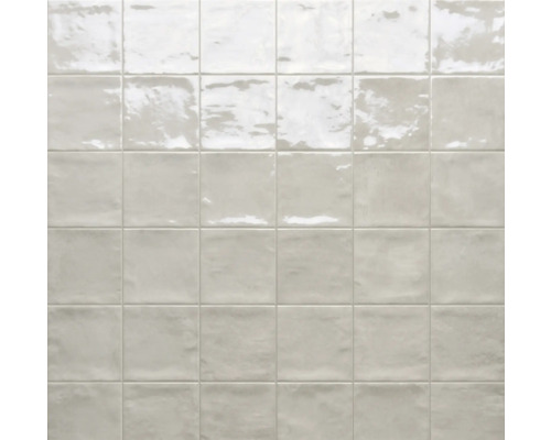 Fliesenmuster mit quadratischen Keramikfliesen