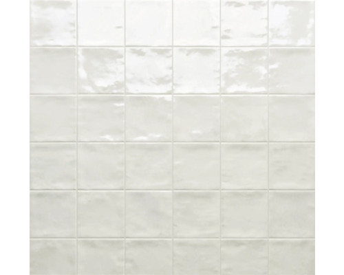 Quadratische, helle Keramikfliesen für den Innenbereich