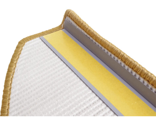 Detailansicht einer Treppenkantenprofils mit Klebestreifen