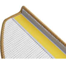 Détail d'une contremarche de tapis avec bande de fixation