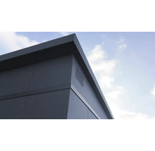 Gros plan sur un coin de chalet de jardin avec ventilation