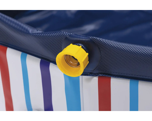 Vue détaillée d'une pataugeoire avec dispositif d'évacuation