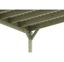 Vue détaillée de la structure pour abri de voiture en bois imprégné avec poteau, renforts et chevrons de toiture.