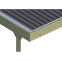 Rive de toit sur une toiture en tôle trapézoïdale et une structure en bois.